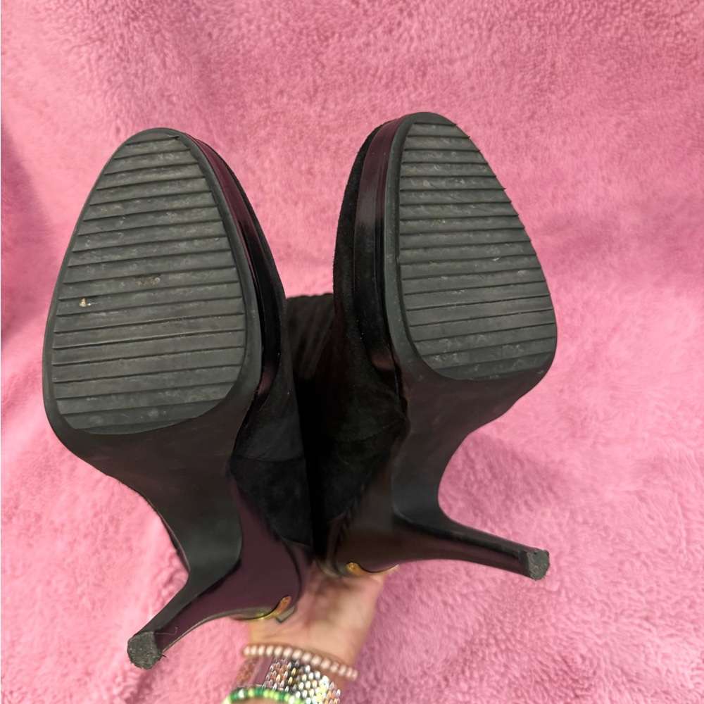MICHAEL KORS BLACK SUEDE HEEL BOOTIES SIZE 6.5 - Picture 3 of 5